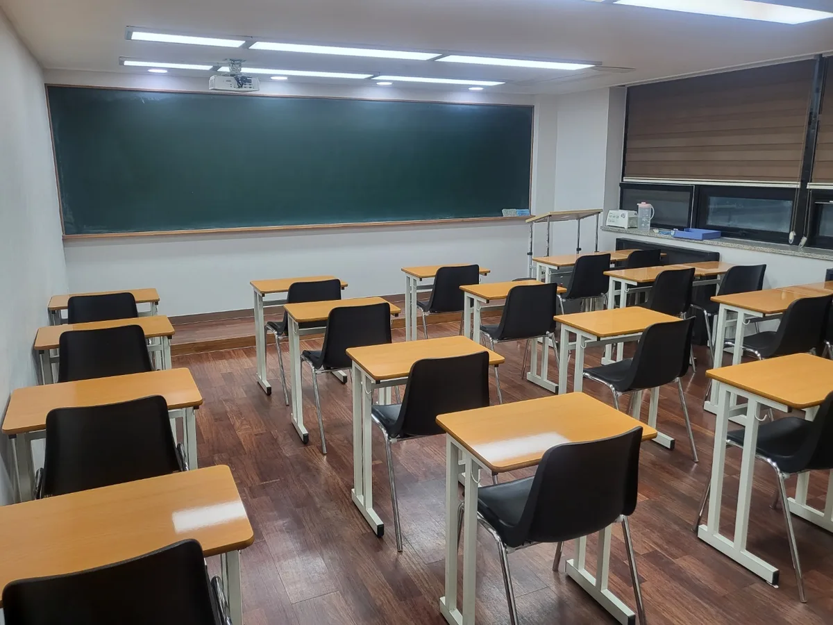 계양구 동양동 스터디룸 미팅룸 장비 주변 정밀 위생청소 사례 - 행진크린